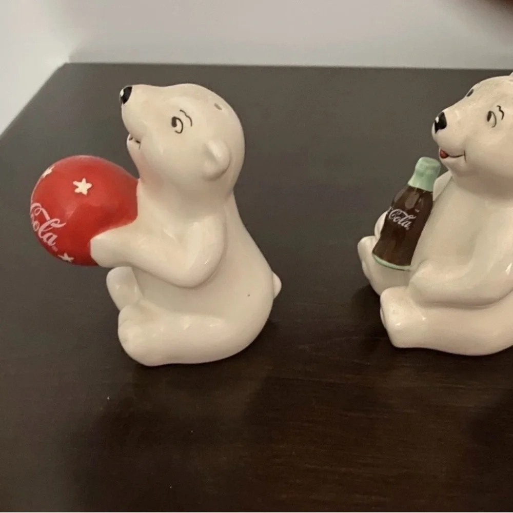 Vintage Coca Cola Polar Bear Salt and Pepper Shakers Set Ceramic Holiday Decor